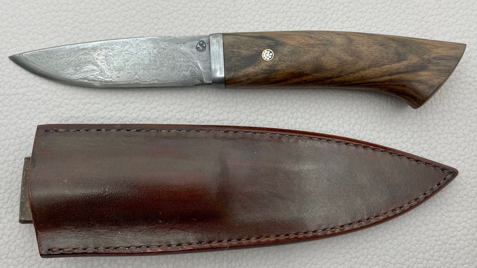 Couteau Artisanal fixe de Jean Paul Sire - noyer et  lame fer ancien avec étui